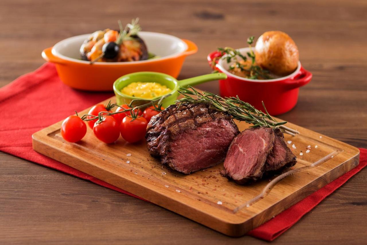 Hong Kong Gold Coast Hotel Eksteriør bilde A steak prepared with the dry-aging technique