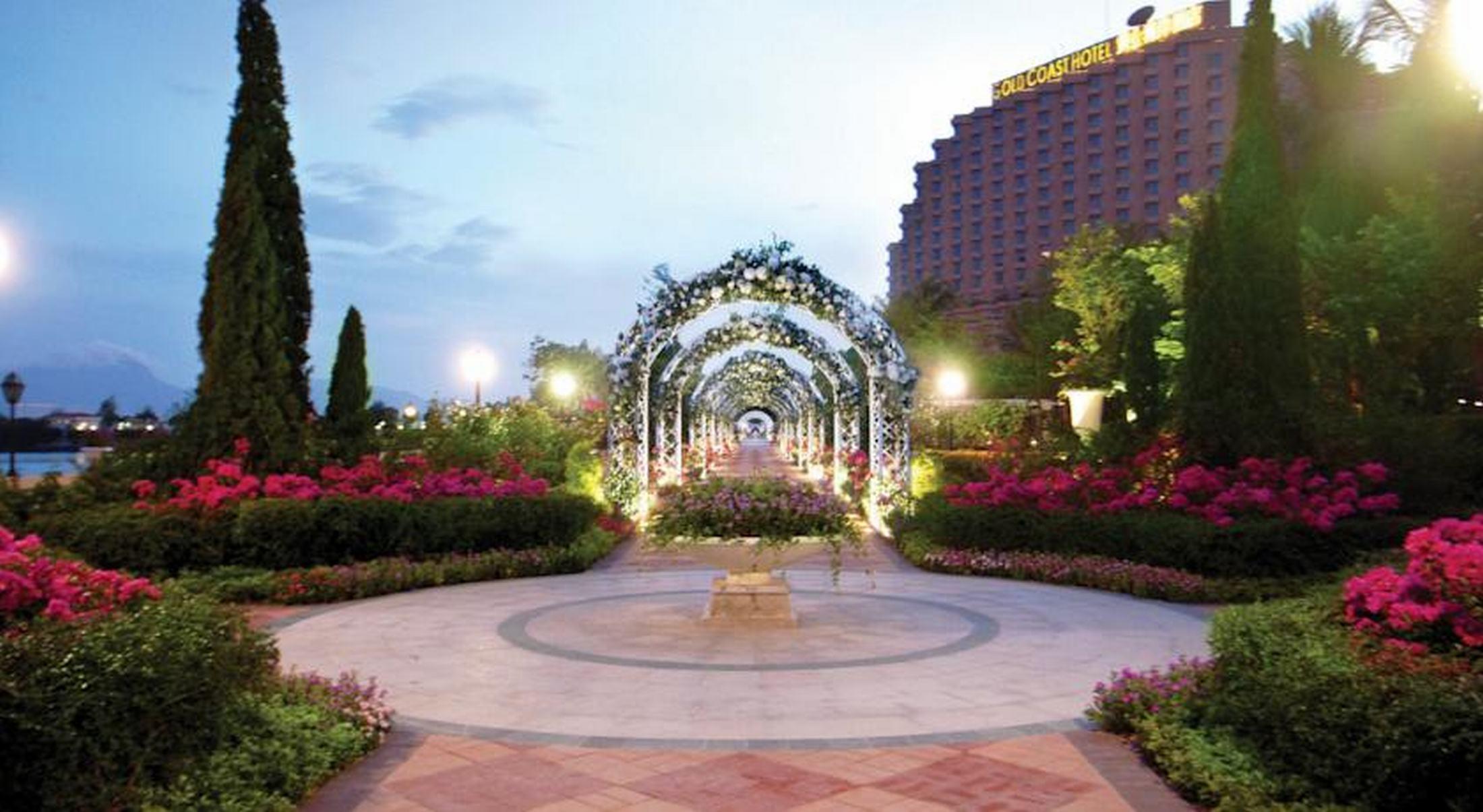 Hong Kong Gold Coast Hotel Eksteriør bilde Rose Garden