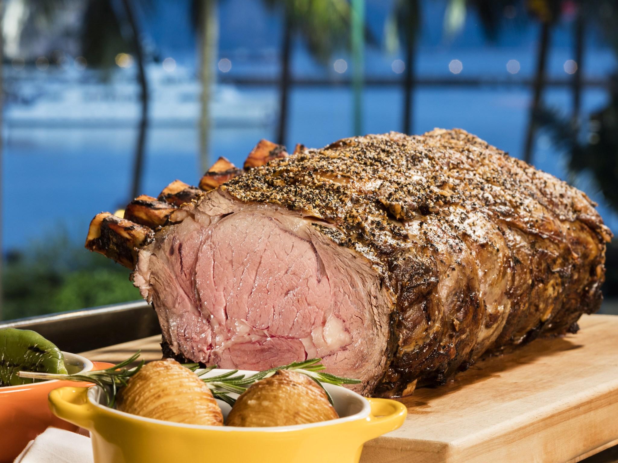 Hong Kong Gold Coast Hotel Eksteriør bilde A roast rib of beef