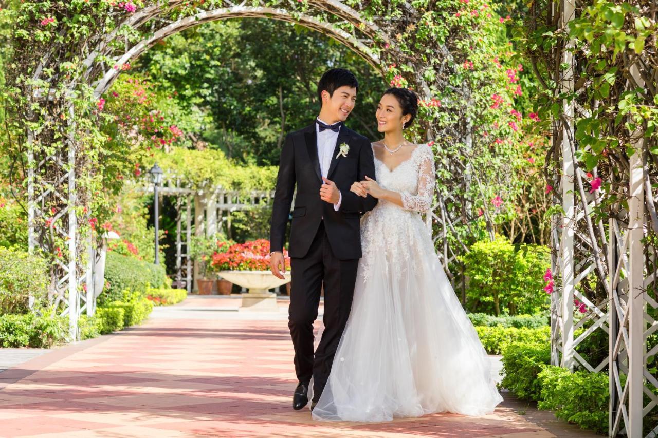 Hong Kong Gold Coast Hotel Eksteriør bilde Wedding in the Rose Garden