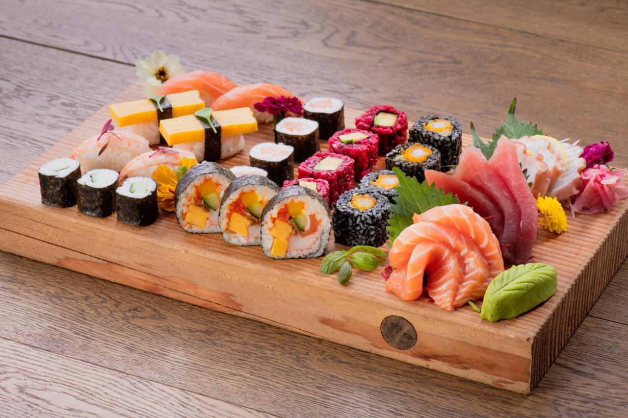 Hong Kong Gold Coast Hotel Eksteriør bilde Sushi